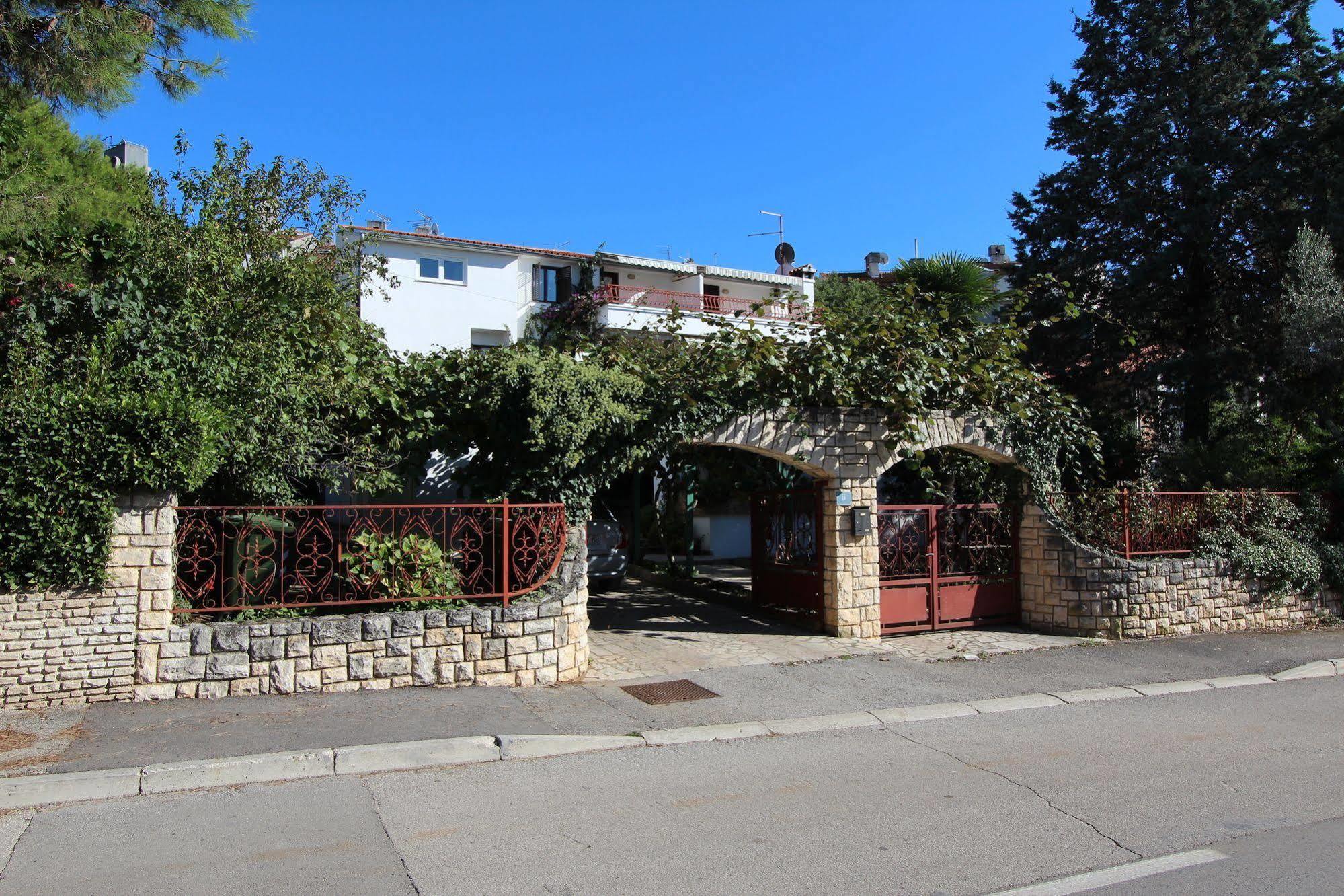 Apartments Tara 로비니 외부 사진